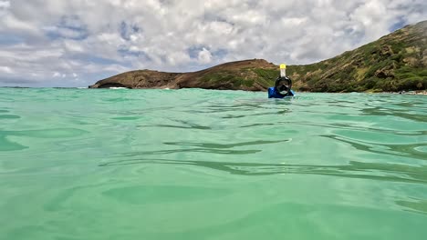 Family-Snorkeling-Adventures-In-Hanauma-Bay,-Oahu,-Hawaii