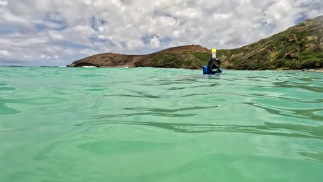 Aventuras-Familiares-De-Snorkel-En-La-Bahía-De-Hanauma,-Oahu,-Hawaii.