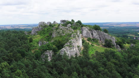 Góra-Zborów-Felsiger-Hügel-Im-Dorf-Kroczyce-Poznane-In-Der-Woiwodschaft-Schlesien