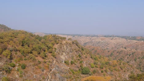 Paisaje-árido-Y-Seco-De-La-Cordillera-Por-La-Tarde-Desde-Diferentes-ángulos