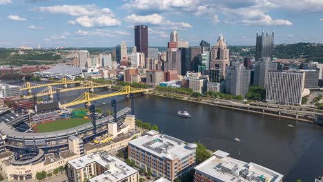 PNC-Park-Und-Die-Innenstadt-Von-Pittsburgh,-Pennsylvania