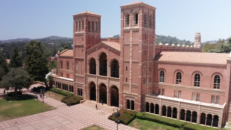 Wide-panning-aerial-shot-of-Royce-Hall-on-the-UCLA-campus-in-Westwood,-California
