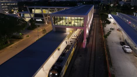 Brightline-train-station-in-Fort-Lauderdale,-Florida-at-night