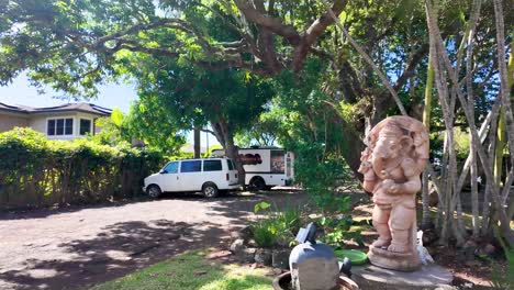 Estatua-Del-ídolo-Del-Dios-Indio-Lord-Ganesha-Fuera-Del-Templo-De-Iskcon-En-Honolulu,-Hawai