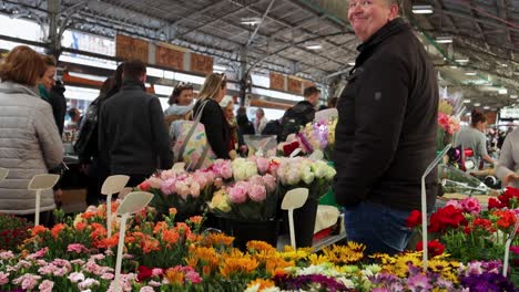 French-Vendor-Selling-Fresh-Flowers-At-Provencal-Market-In-Antibes,-France