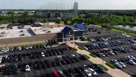 Rows-of-Cars-for-Sale-in-CarMax-Inventory-at-Used-Car-Dealership