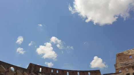 El-Coliseo-Es-Un-Anfiteatro-Elíptico-En-El-Centro-De-La-Ciudad-De-Roma,-Italia