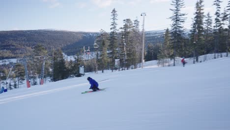 Skier-doing-carving-turns-in-the-sunset