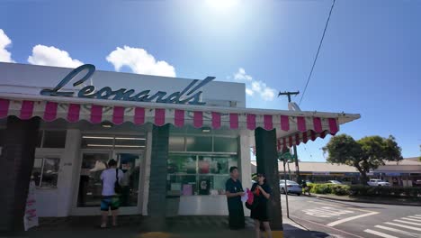 Signage-of-Leonard's-Bakery-in-Oahu-Honolulu,-Hawaii