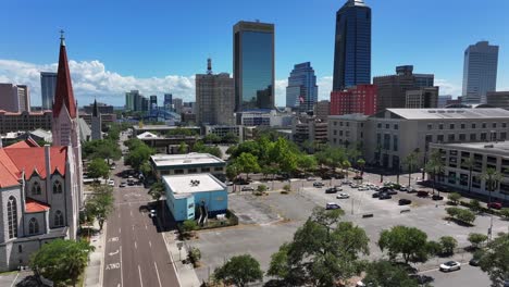 Urban-street-intersection-with-trees-in-Jacksonville