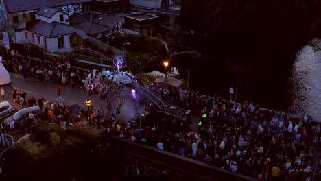 Pegasus-Parade-Beim-Galway-International-Arts-Festival-Bei-Nacht