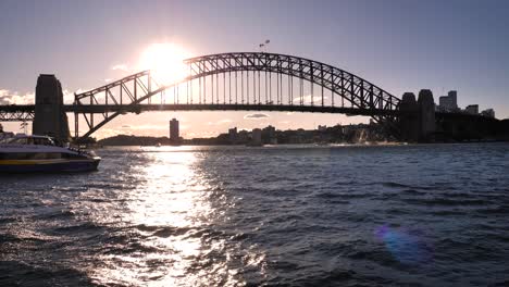 Imágenes-Tomadas-Con-La-Cámara-En-Mano-Del-Puente-Del-Puerto-De-Sydney,-Visto-Desde-La-Ópera