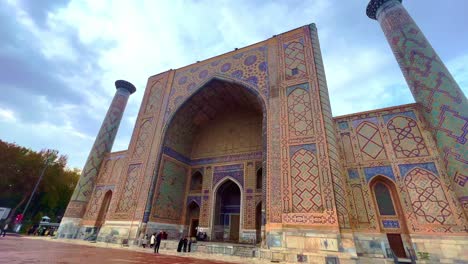 Panorama-Registan-Platz-Mit-Drei-Madrasas-In-Samarkand