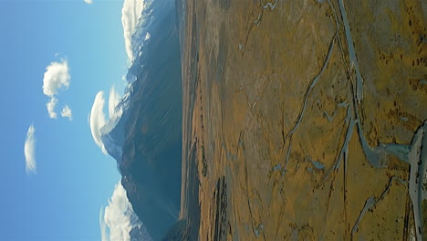 El-Río-Tasman-Fluye-Desde-El-Monte-Cook-En-Las-Tierras-Altas-De-Nueva-Zelanda:-Vista-Vertical-Con-Dron