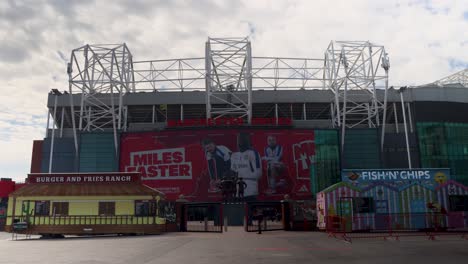 Food-Stalls-at-Manchester-United’s-Stadium-Old-Trafford,-Timelapse