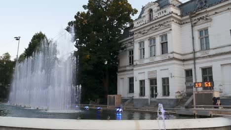 View-of-the-fountains-in-front-of-an-art-gallery-at-Pitesti,-Romania