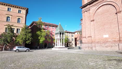 View-of-the-Basilica-of-San-Domenico-and-the-Arca-di-Rolandino-de'-Passeggeri-in-Piazza-San-Domenico,-located-in-the-historic-center-of-Bologna,-Emilia-Romagna,-Italy