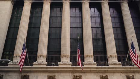 New-York-Stock-Exchange-facade.-New-York-City