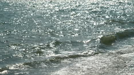 Close-up-of-beautiful-sparkling-ocean-in-slow-motion