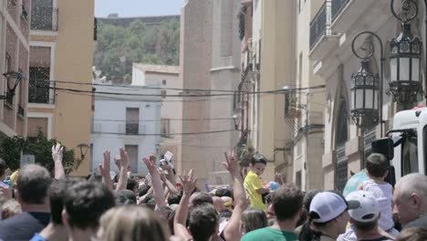 People-at-a-popular-event-dousing-themselves-with-water-in-Sagunto