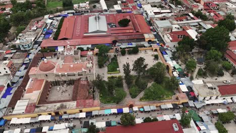 Drone-perspective-of-Tlacolula,-Oaxaca-in-Central-Valleys