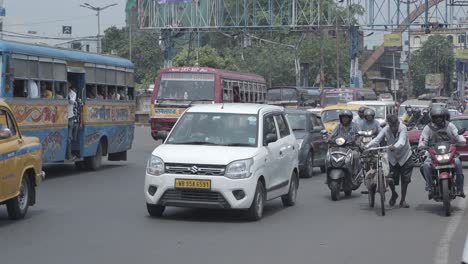 Westbengalen-Straße-Bevölkerung-Fahrzeug