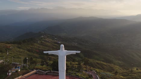 Drone-close-up-shot-of-Cristo-Rey-in-Cali,-Colombia