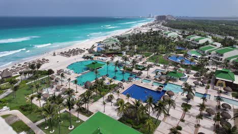 Motion-lapse-at-Iberostar-resort-in-Cancun,-Mexico