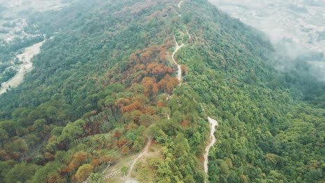 Vista-Aérea-De-La-Colina-Verde-Durante-La-Temporada-De-Monzones-En-Nepal