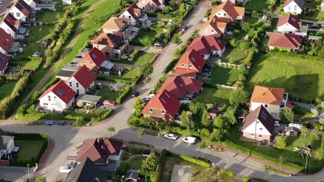 Suburban-residential-area-with-single-family-houses-with-gardens-in-a-small-town-in-Germany