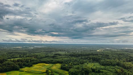 Tormenta-Acercándose-Sobre-El-Bosque.-Vista-Aérea