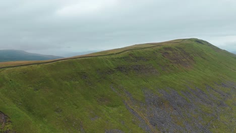 Distrito-De-Los-Lagos,-Pico-Whernside-De-736-M,-Parque-Nacional-Aéreo-En-El-Reino-Unido