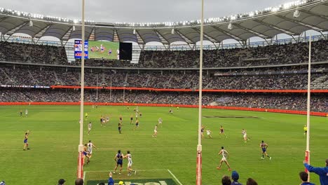 Verpasstes-Tor:-West-Coast-Eagles-AFL-Football-Club-Gegen-North-Melbourne-Im-Optus-Stadium