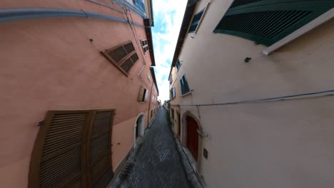 Narrow-Street-in-Rimini,-Italy