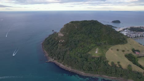 Mauao-Mountain-With-Vegetation-At-Dusk-In-Tauranga,-North-Island,-New-Zealand