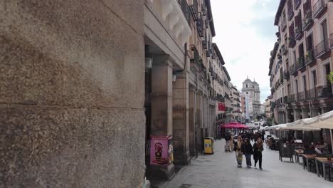 Historical-Street-with-People-close-to-Famous-Plaza-Mayor-in-Spain,-Slow-Motion