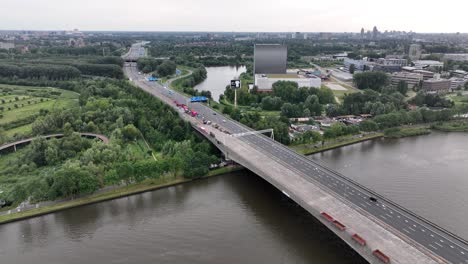 Road-works-on-the-A10-highway-in-Amsterdam,-causing-lots-of-traffic-jams