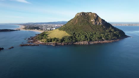 Mount-Maunganui-Volcano,-Sacred-Maori-Site-Near-Tauranga,-Bay-of-Plenty,-North-Island,-New-Zealand