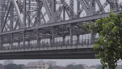 Die-Howrah-Brücke-Ist-Asiens-Längste-Auslegerbrücke,-Die-1983-Von-Der-East-India-Company-Gebaut-Wurde