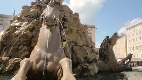 Baroque-fountain-in-the-heart-of-Residence-Square,-Salzburg-old-town