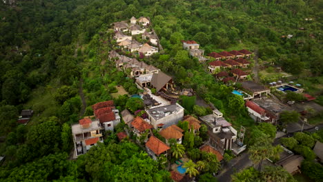 Hotel-Y-Cabañas-En-La-Cima-De-Una-Montaña-En-Amed,-Bali,-Indonesia