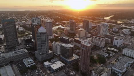 Sonnenuntergang-über-Der-Innenstadt-Von-Tampa,-Florida