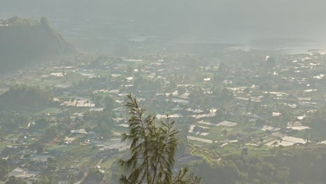 Sonnenaufgang-Am-Mount-Batur-In-Bali-Mit-Berg