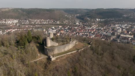 Burgruine-Hohennagold-Mit-Blick-Auf-Die-Schwäbische-Stadt-Nagold-Vom-Hügel