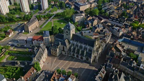 Basílica-De-Notre-Dame,-Alencon,-Orne-En-Normandía,-Francia