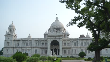 Victoria-Memorial-Hall:-Este-Palacio-De-Mármol-Fue-Establecido-En-El-Centro-De-Calcuta-En-1921-Por-El-Gobierno-Británico-Para-Conmemorar-A-La-Reina-Victoria.