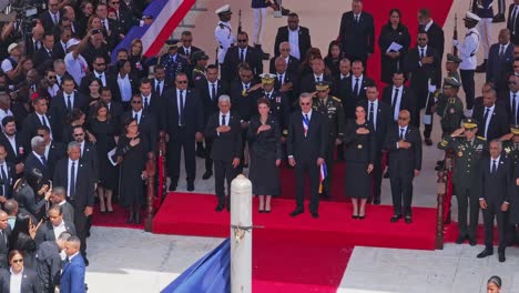 Präsident-Luis-Abinader-Erhält-Militärische-Ehren-Während-Der-Rede-Zur-Lage-Der-Nation-Auf-Dem-Nationalkongress