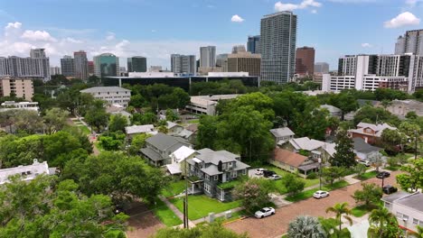 Historic-residential-neighborhood-in-downtown-Orlando-with-high-rise-buildings-in-the-background