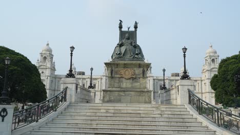 Victoria-Memorial-Hall:-Este-Palacio-De-Mármol-Fue-Establecido-En-El-Centro-De-Calcuta-En-1921-Por-El-Gobierno-Británico-Para-Conmemorar-A-La-Reina-Victoria.