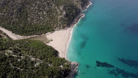 Top-Down-Aerial-Shot-Of-Turquoise-Ocean-At-Cala-Sistine-Beach-In-Sardinia,-Italy